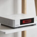modem freebox sur etagere affichant code erreur